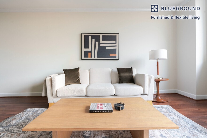 Building Photo - 3900 Fairfax Dr