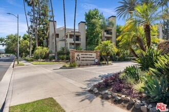 Building Photo - 21400 Burbank Blvd