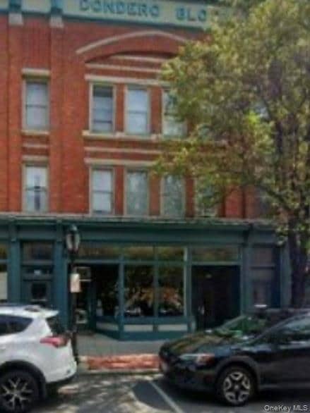 Building Photo - 176 Main St