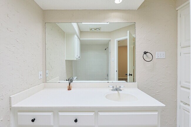 Building Photo - Welcome home to this beautifully updated 3-bedroom, 2-bath home nestled on a quiet cul-de-sac in ...