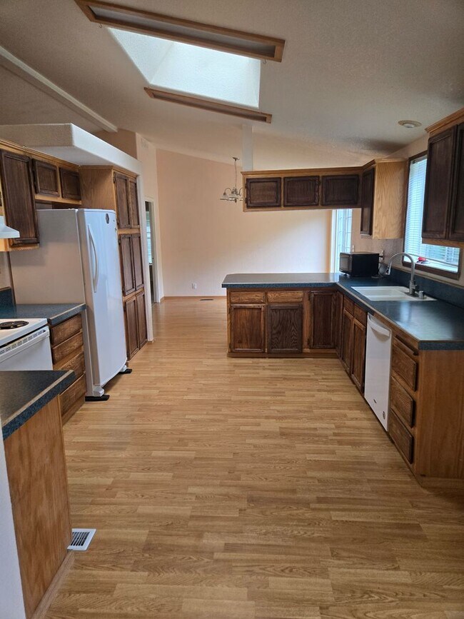 Building Photo - STATUS: PENDING APPLICATION- R10B | $1995 ...