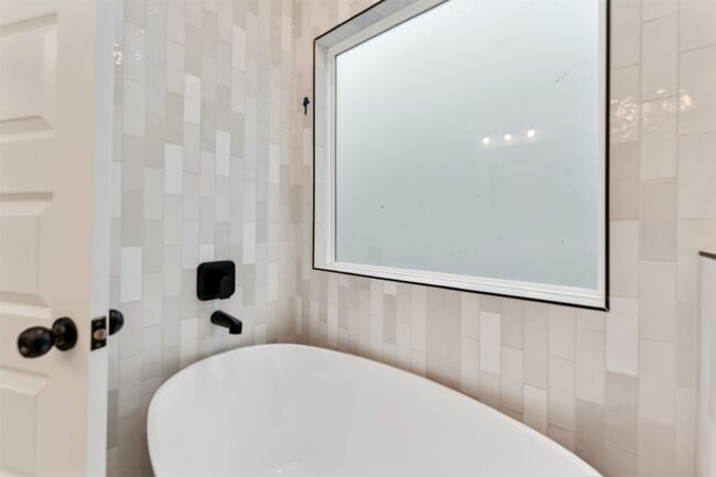 Building Photo - 108 W 44th St
