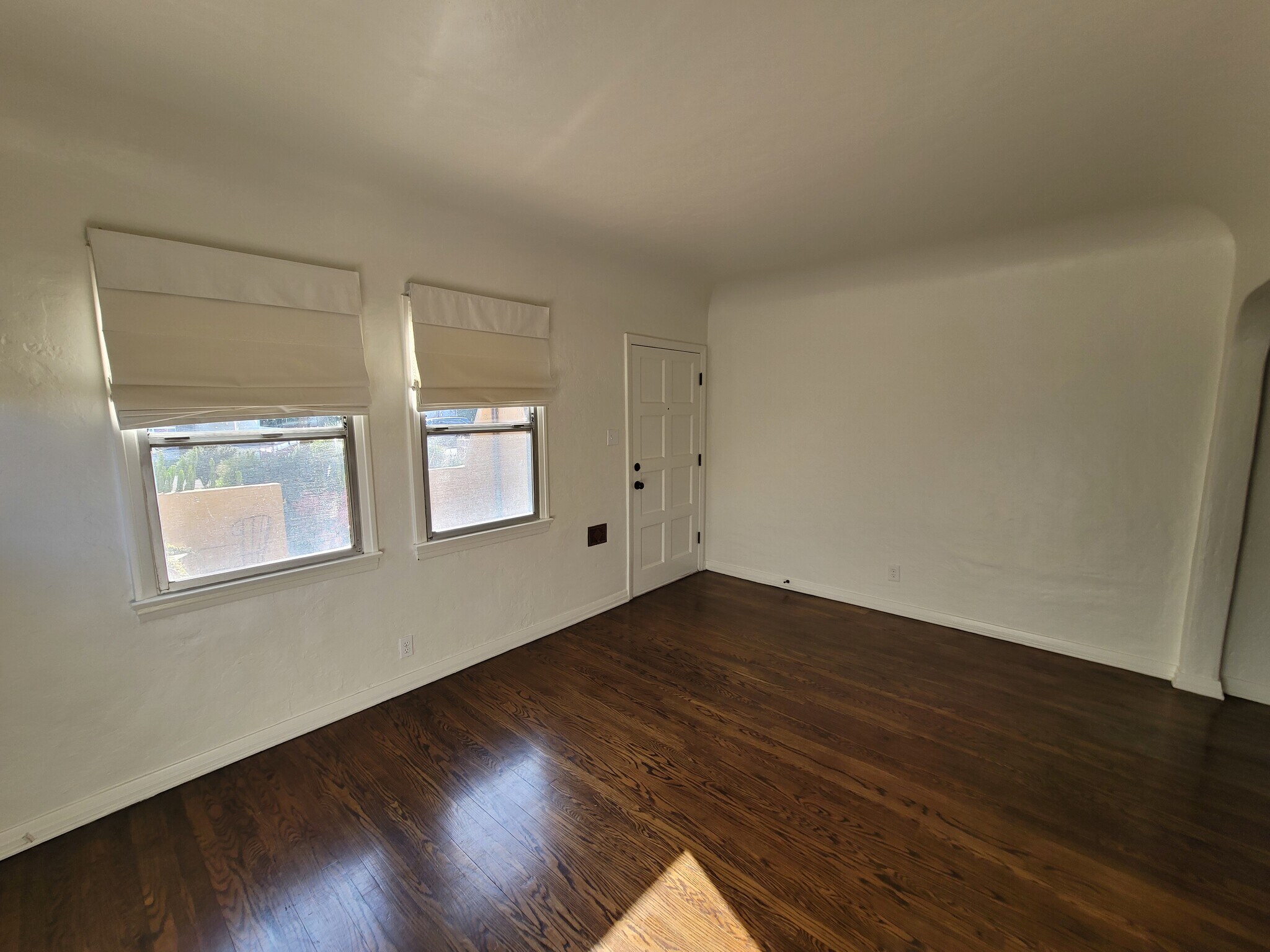 Building Photo - 1558 S Carmelina Ave