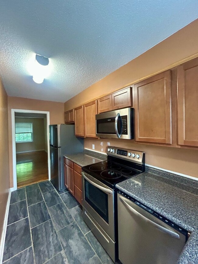 Building Photo - Spacious 2BR Townhome Near Downtown Carrbo...