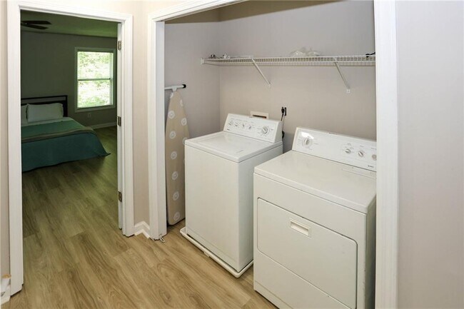 Building Photo - 7116 Blairs View Dr