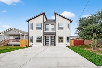 Building Photo - 5523 Haight St