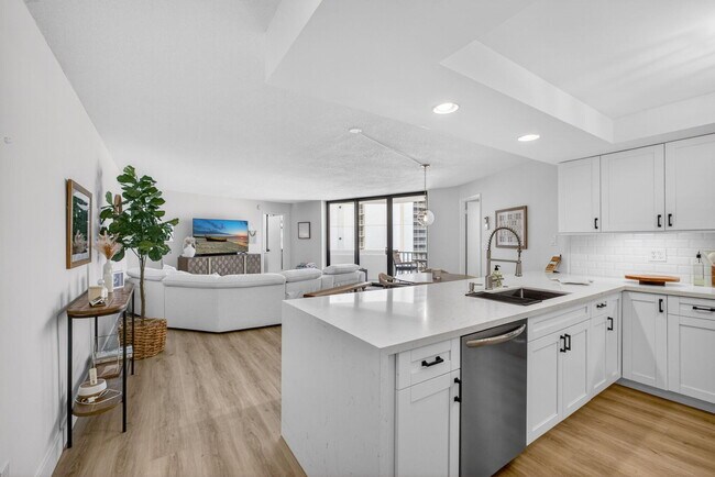 Building Photo - 2800 N Ocean Dr