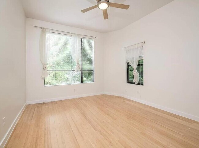 Building Photo - 1907 W 30th St