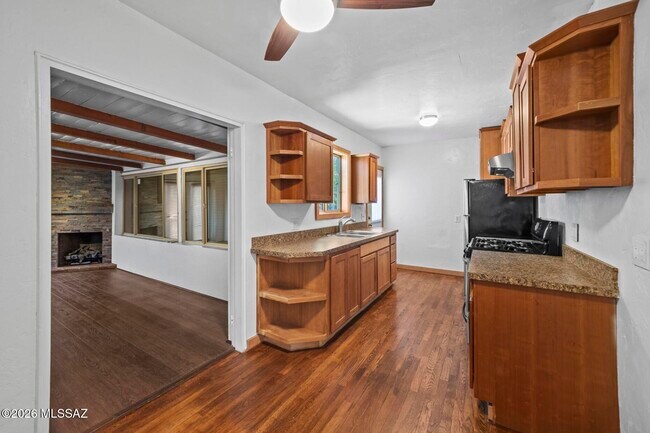 Building Photo - 1202 N Tucson Blvd