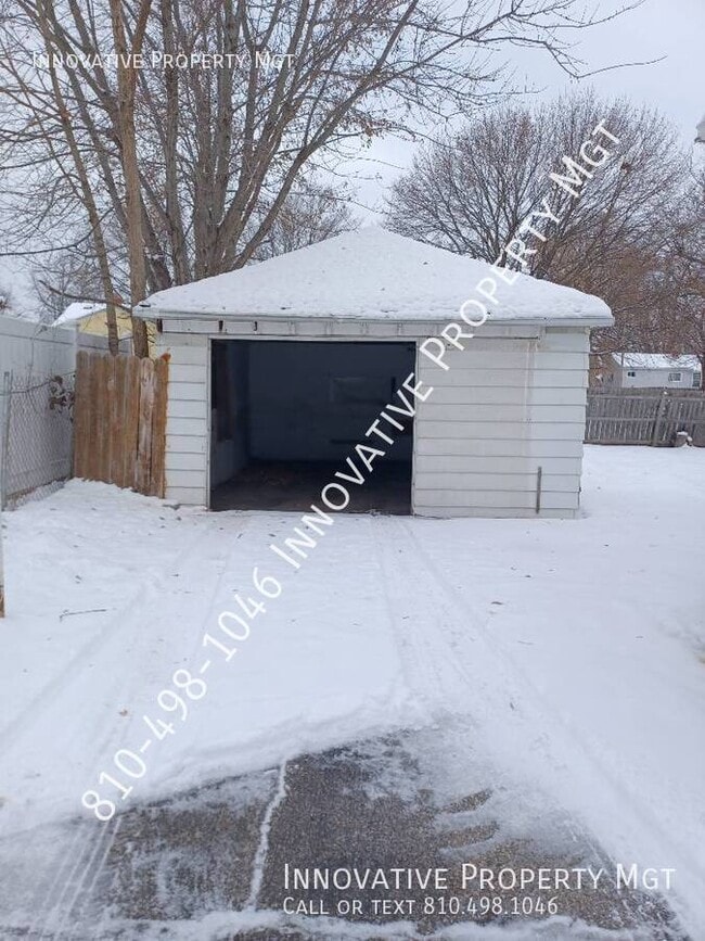 Building Photo - 2213 Savoy Ave