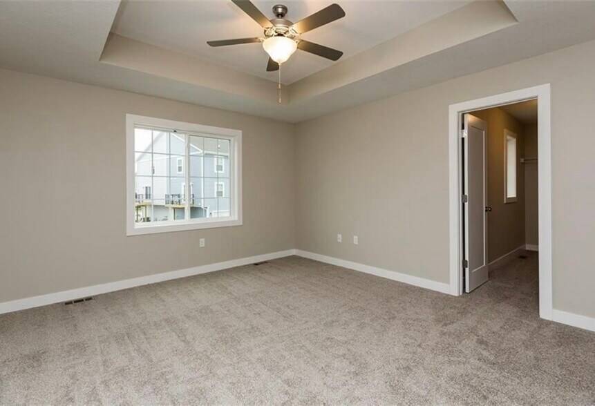 Spacious master suite - 9614 Turnpoint Dr