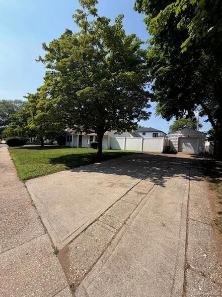 Building Photo - 3173 Roxbury Ln