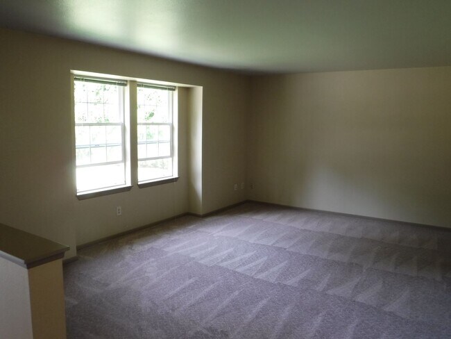 Building Photo - Just Reduced!! Two Bedroom, One Bath duplex in South Hill- One-Level Living on a Quiet Dead End S...