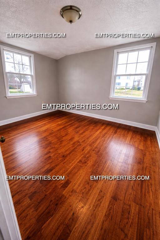 Building Photo - 2328 Homewood Dr