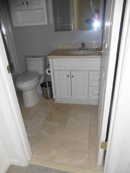 Building Photo - 4257 Lake Ridge Dr