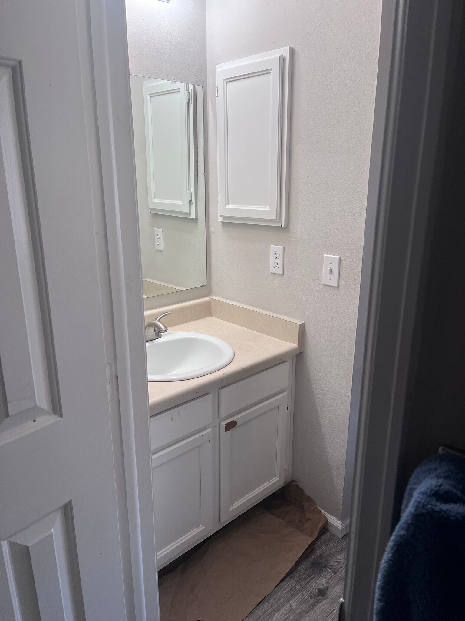 Separate vanity - 457 S Memphis Way