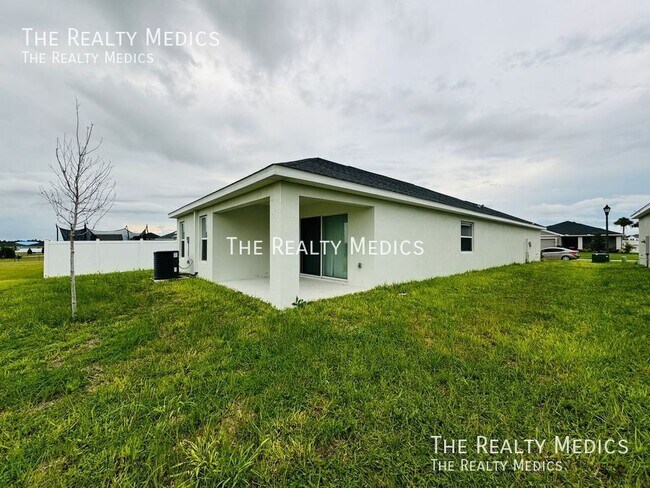 Building Photo - 1097 SILAS St