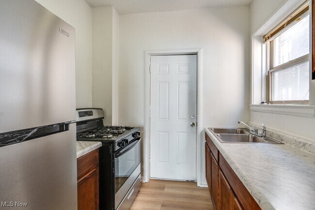 Building Photo - 2828 S Moreland Blvd