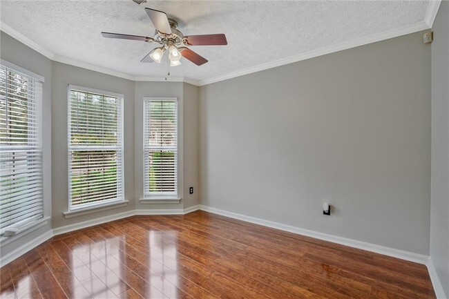 Building Photo - 4910 Lakebrooke Run