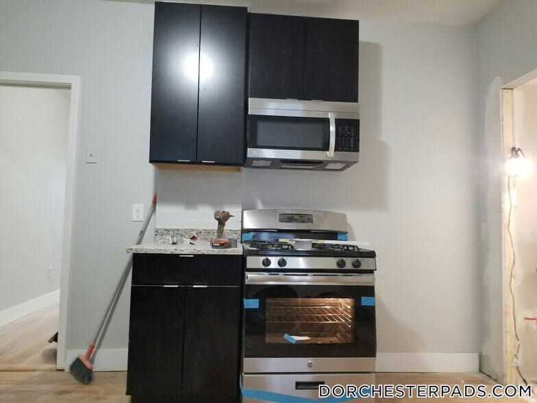 Building Photo - 109 Pleasant St