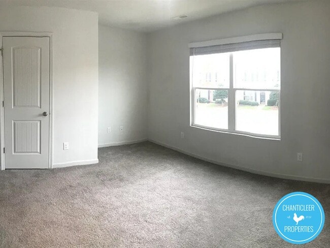 Building Photo - 5 Belhaven Dr