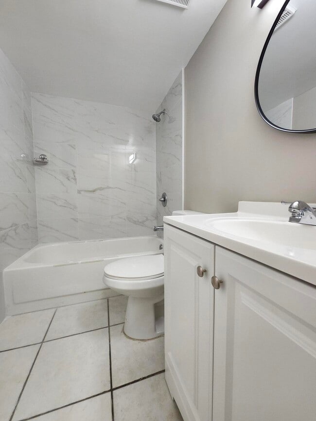 Building Photo - 545 Trace Cir