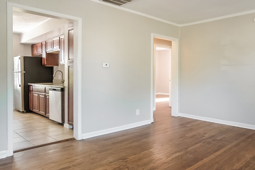 Building Photo - 6521 E 5th Pl