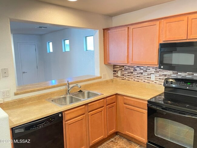 Building Photo - 10573 E Pleasant Pasture Dr
