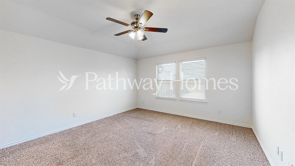 Building Photo - 957 English Dr