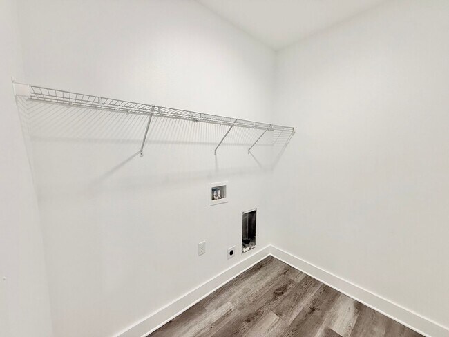 Building Photo - Spacious 3-Bedroom Home W/Office