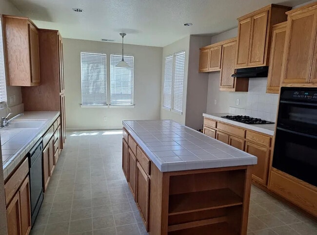 Building Photo - 7641 Rosehall Dr