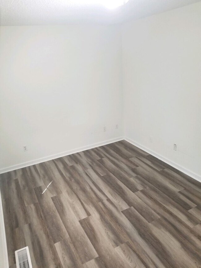 Building Photo - 1960 E First St