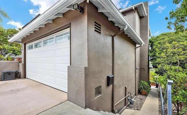 Building Photo - 4852 Lila Dr