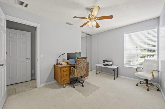 Building Photo - 12120 SW Elsinore Dr