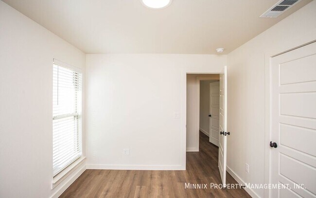 Building Photo - 2134 Langford Ave