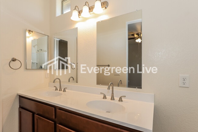 Building Photo - 11606 W Kinderman Dr