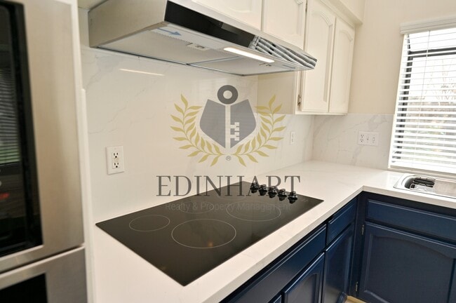 Building Photo - 6447 N Vagedes Ave