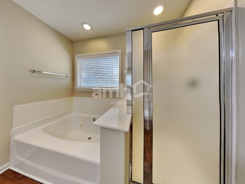 Building Photo - 106 Guildford Dr