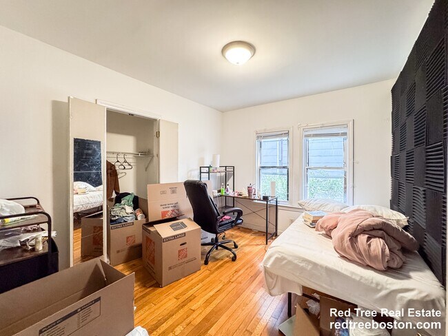 Building Photo - 28 Linden St