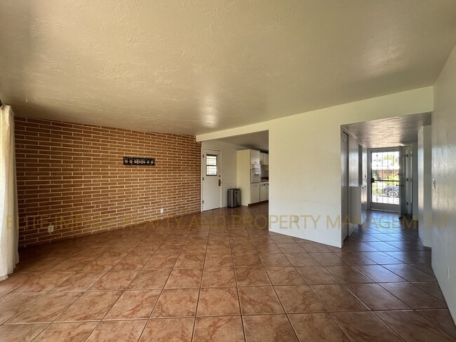 Building Photo - 6624 E Nelson Dr