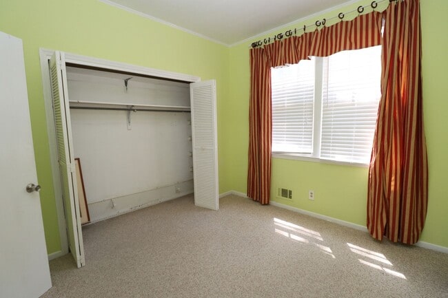 Building Photo - Charming 3 Bedroom, 2 Bath Brick Bungalow ...