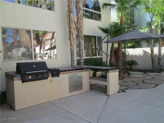 Building Photo - 8732 Castle Ridge Ave