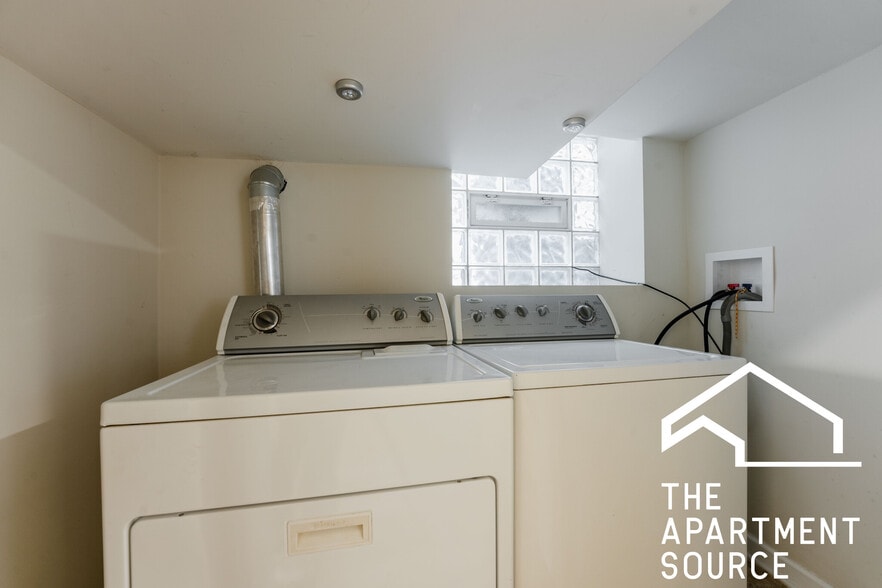 Building Photo - 2660 N Ashland Ave