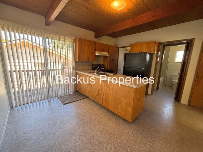 Building Photo - Great three bedroom unit in Monterey