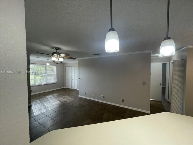 Building Photo - 3390 Pinewalk Dr N