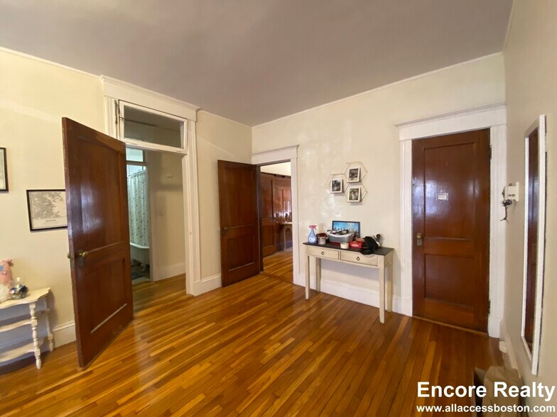 Building Photo - 116 Englewood Ave