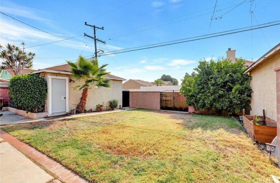 Building Photo - 10337 Garfield Ave