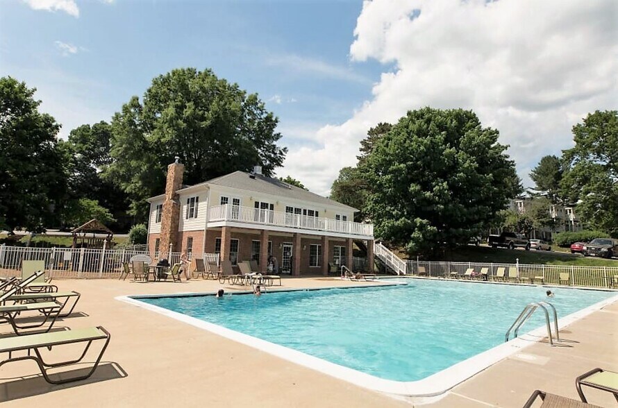 Building Photo - 1211 Villa Ln