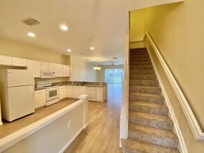 Building Photo - 909 Hampton Cir