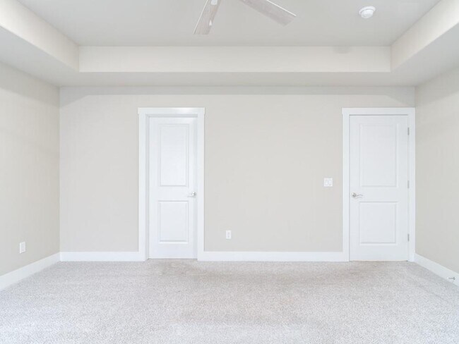 Building Photo - 1030 Riverside Dr